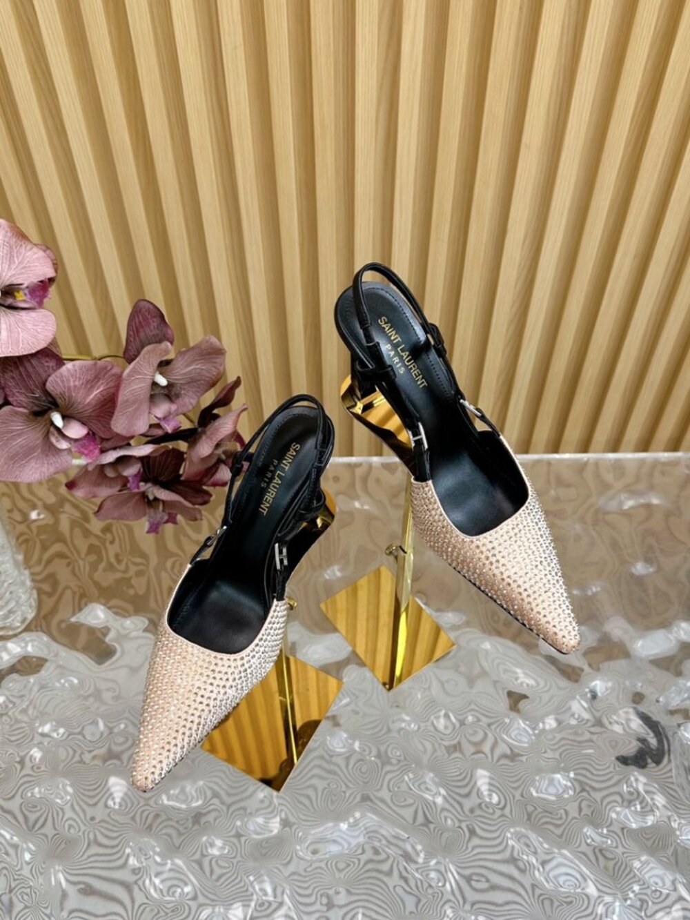 Classic Saint Laurent shoes: A Stylish and Versatile Choice for Elegance